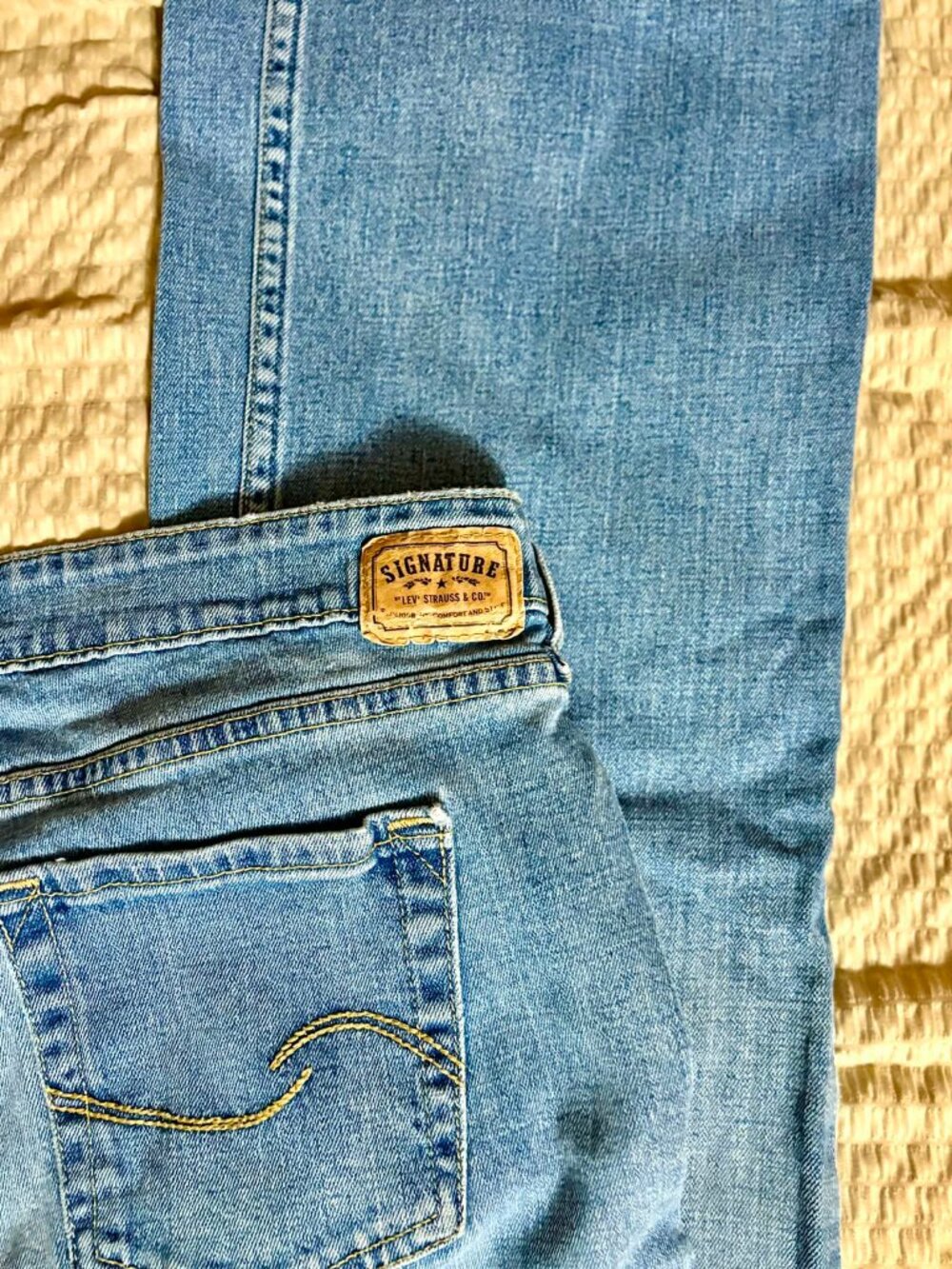 Levi’s Mid Rise Bootcut Jeans Women’s 16M Classic Blue Denim